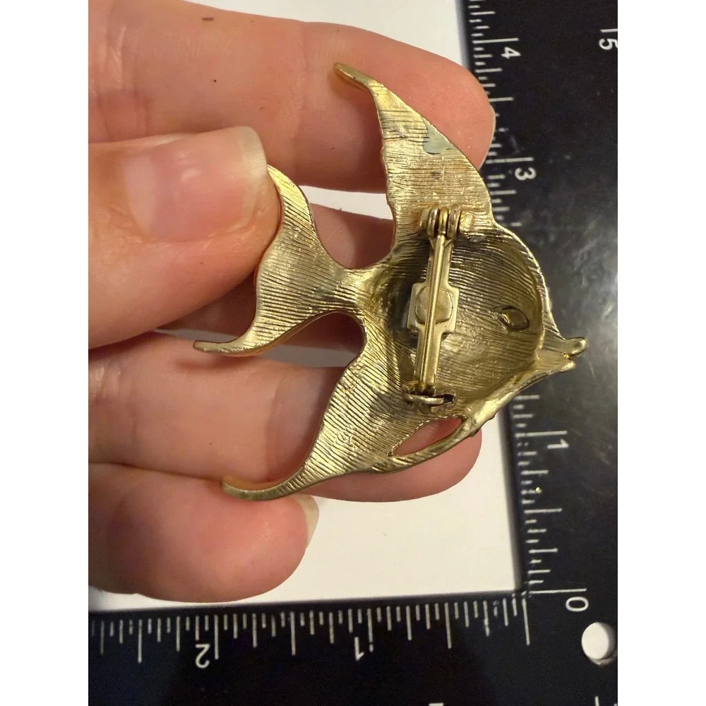 Vintage Gold Tone Angel Fish Brooch Textured Tropical Sea Life‎ Nautical Pin